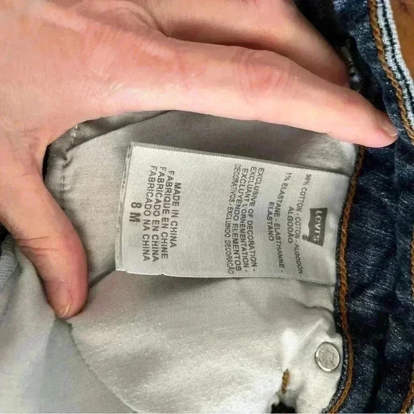 Mid-Rise Skinny Levi’s - Size 8M - Picture 4 of 7